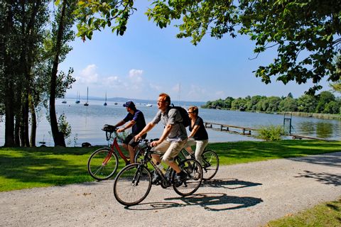 Cyclists at the bank of Lake Ammersee