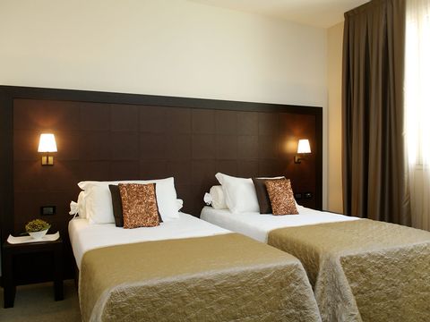 Room Sweet Hotel