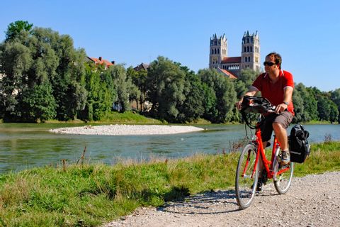Cyclist on Isar cycle path
