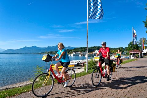 Eurobike cyclists at the bank of Lake Chiemsee